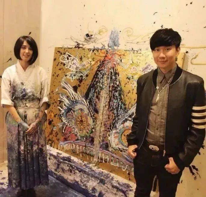 “狂野少女”绘画堪比毕加索,8亿人看她作画,作品震惊整个国际画坛