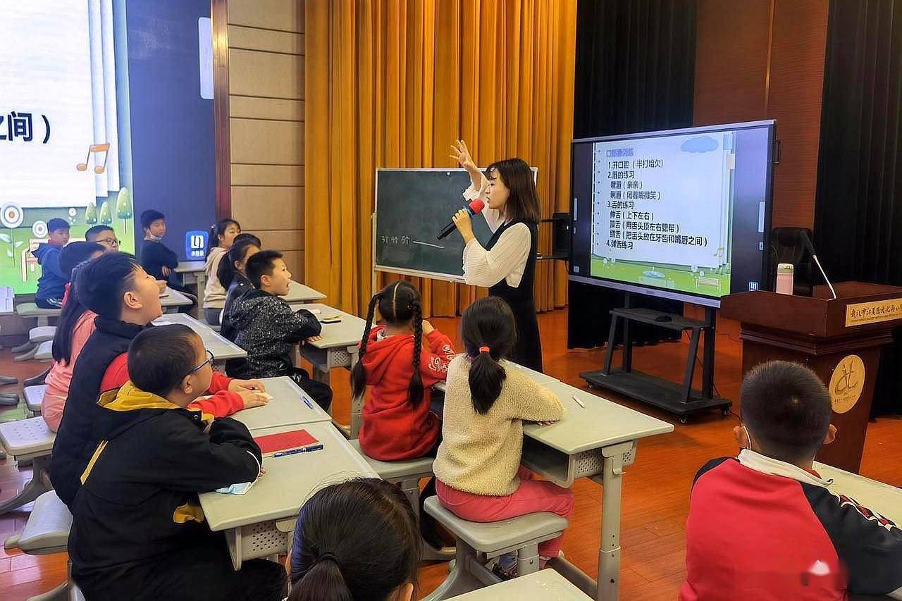 武汉文化路小学联合教育电视台,小主持人培训班,开课啦