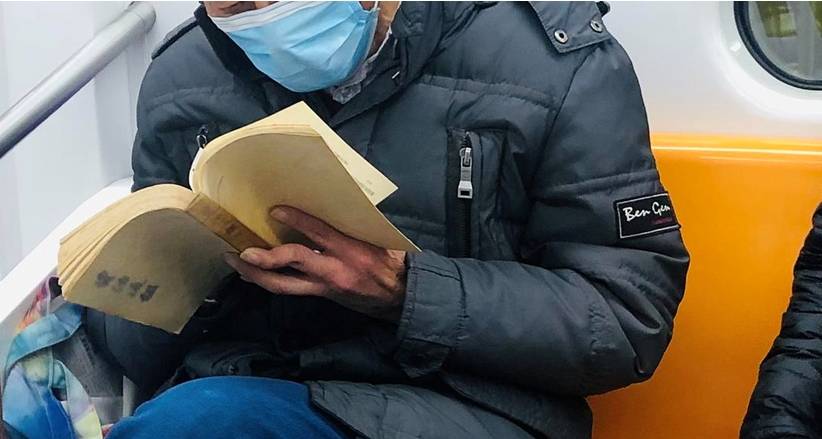 上海地铁上的读书人,最近一年在读什么?