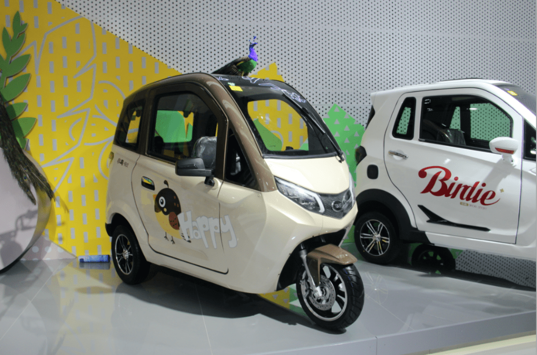 hi8智能增程系统,手机投屏,车机云端互联等,全力打造了小鸟智能出行新