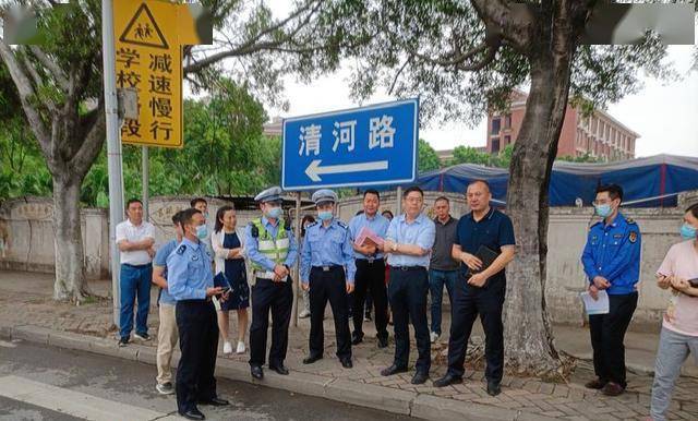 大龙街党工委书记陈松辉,党工委委员,武装部部长王文喜,交警大队,交警