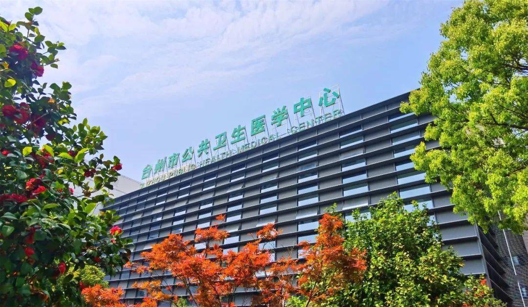 花儿绽蕊,大地披绿 游走在恩泽的各家医院  顿时被眼前的盎然生机所