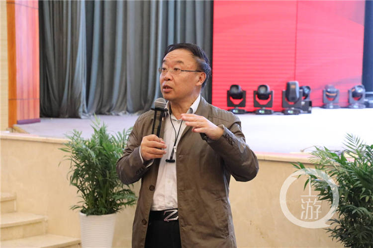 全国班主任来渝展风采 著名教育家李镇西现场分享"学生教我当老师"