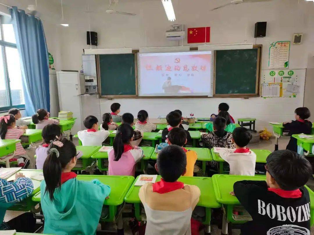 义乌市上溪二小义乌市少工委高度重视这堂思政课,积极组织全市辅导员