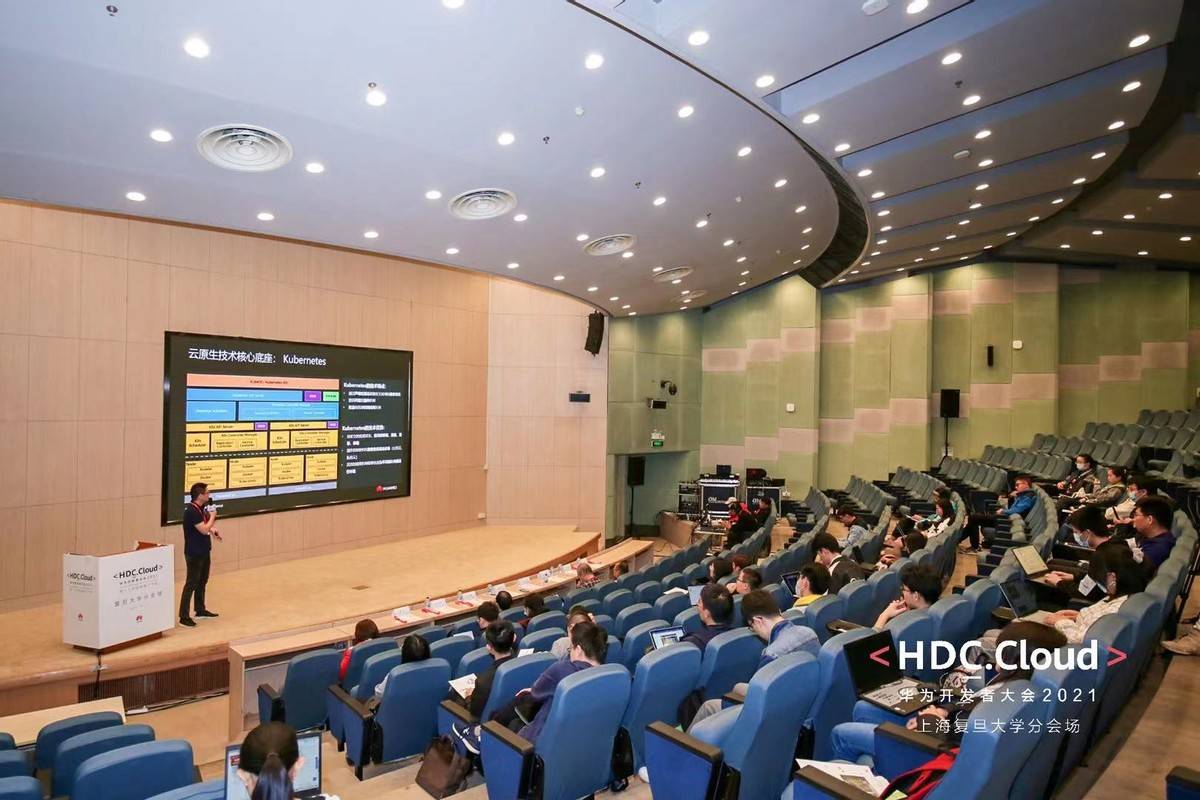 基座|HDC.Cloud 2021高校场次引领产教融合，“智能基座”育未来