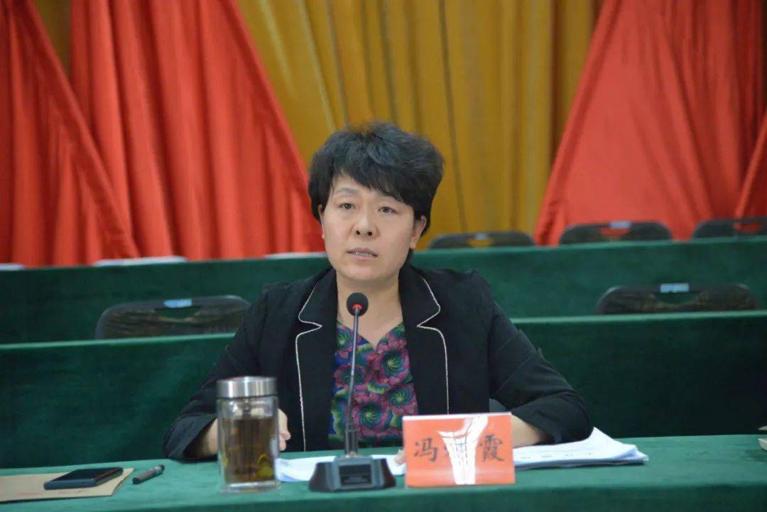 最后,区委书记冯利霞强调,一要在学中深"悟",增强政治自觉.