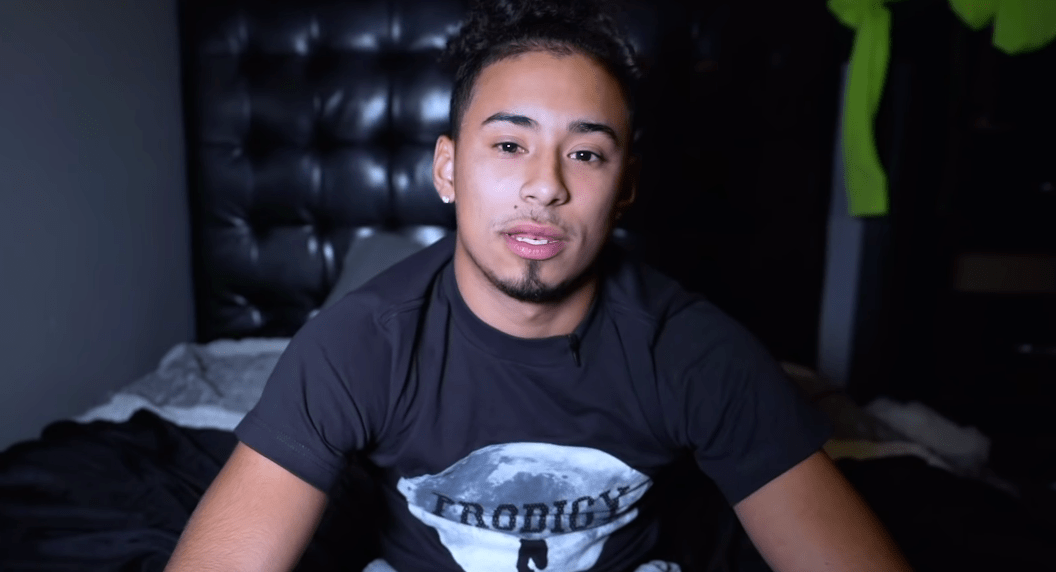 他被誉为百年一遇的篮球奇才,天赋胜三球,12岁打