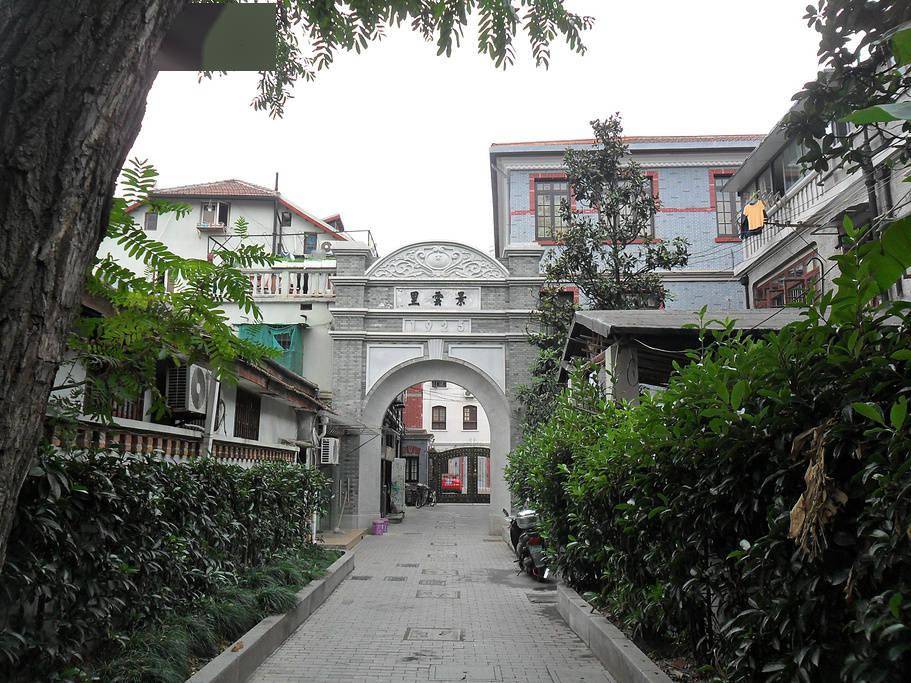 景云里今日现在,这里虽然不对外开放,但弄堂口的"景云里"字样依然清晰