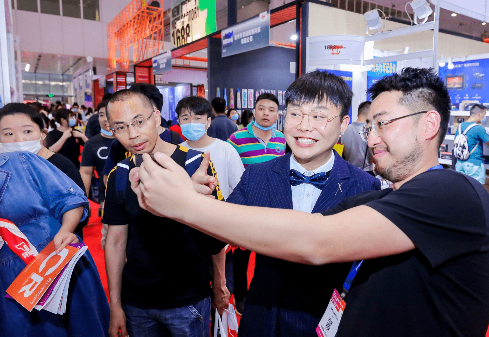 什么干烧铁锅,书本小夜灯,八爪鱼头部按摩仪,小黄人系列迷你小家电