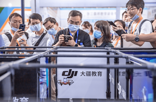 教育|大疆教育于第79届教育装备展正式发布最新飞行套装