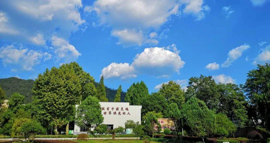 山立我心中的未来学校