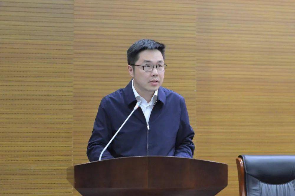 吴江开发区招商局局长金鑫,经发局局长郑屹,科技局局长潘宏亮,行政