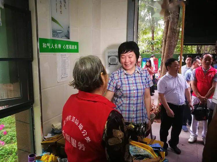 4月26日,省人大常委会何西庆副主任带队的省人大常委会执法检查组在