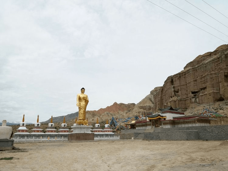 第一站智合寺 洛多杰智合寺,位于青海省尖扎县马克唐镇洛科村北面,智