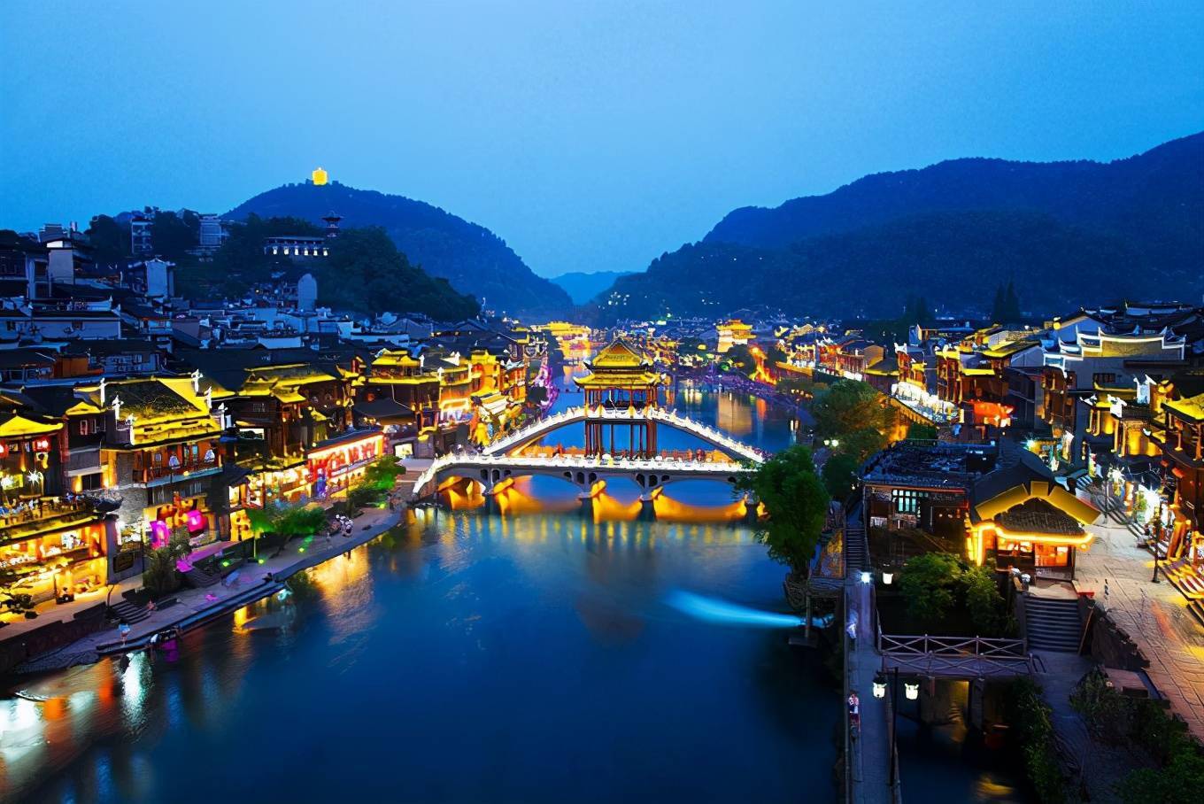 趁着阳光正好微风不燥来中国最美小城凤凰看尽边城风月吧