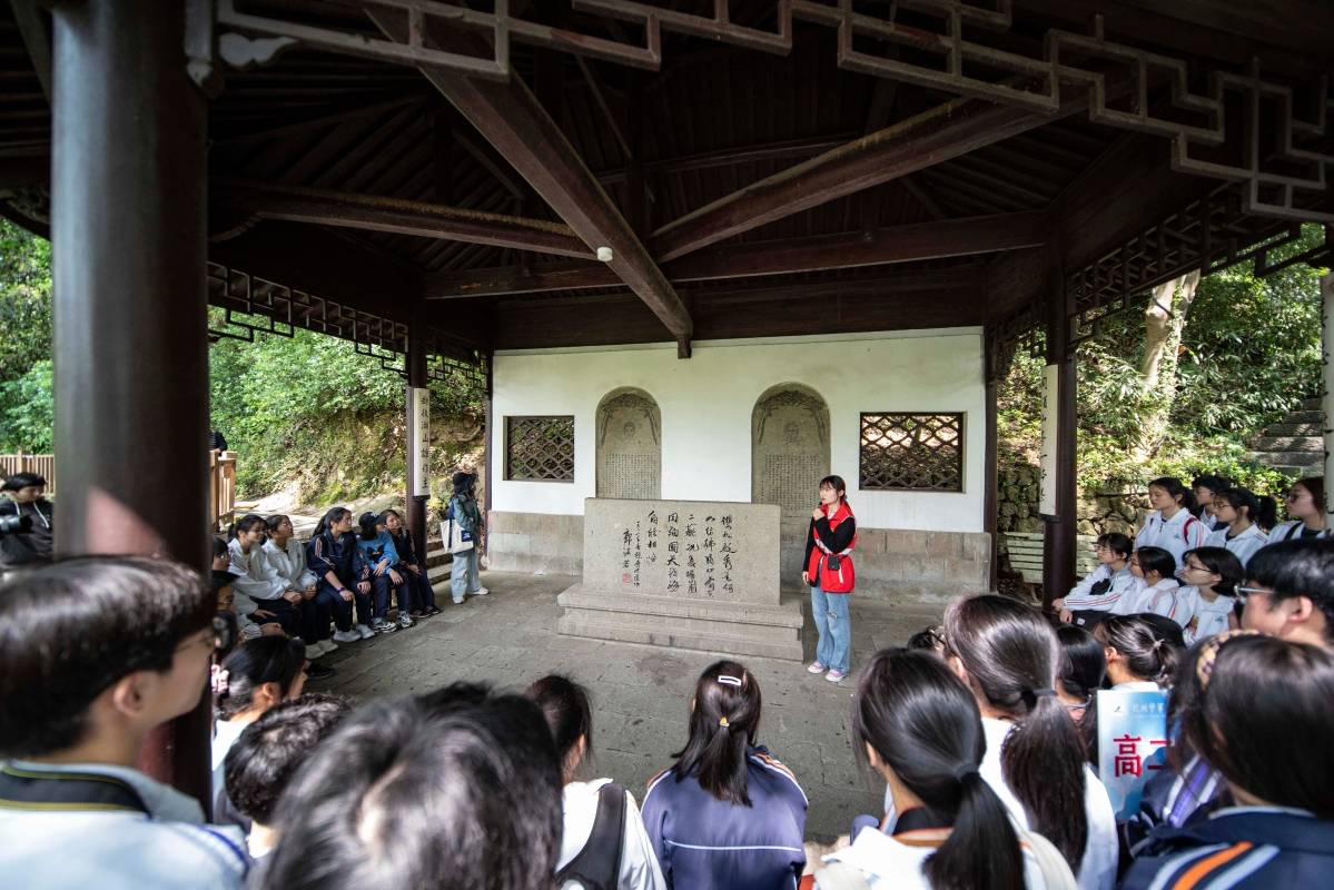 省市媒体自媒体达人聚焦富阳红色旅游