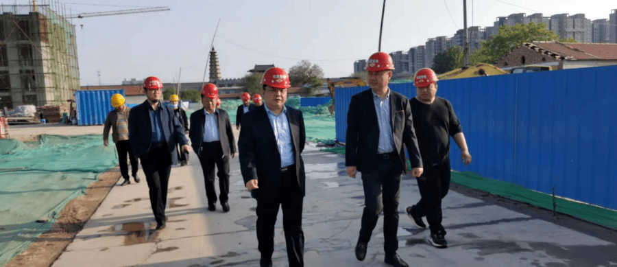 景县县长王悦就建筑工地扬尘治理进行调研