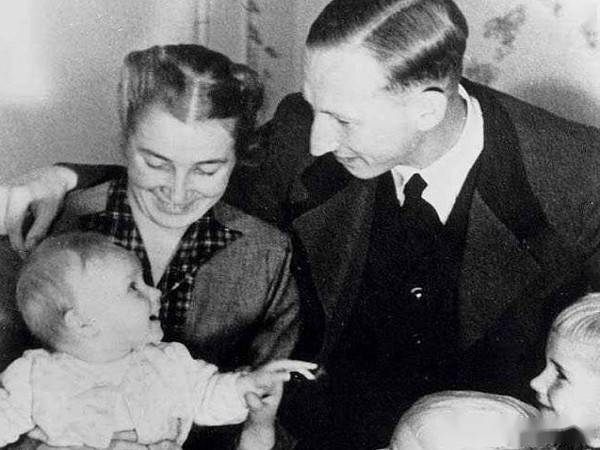 上帝亲吻了他的脸却未能抚摸他的心海德里希邪恶的一生