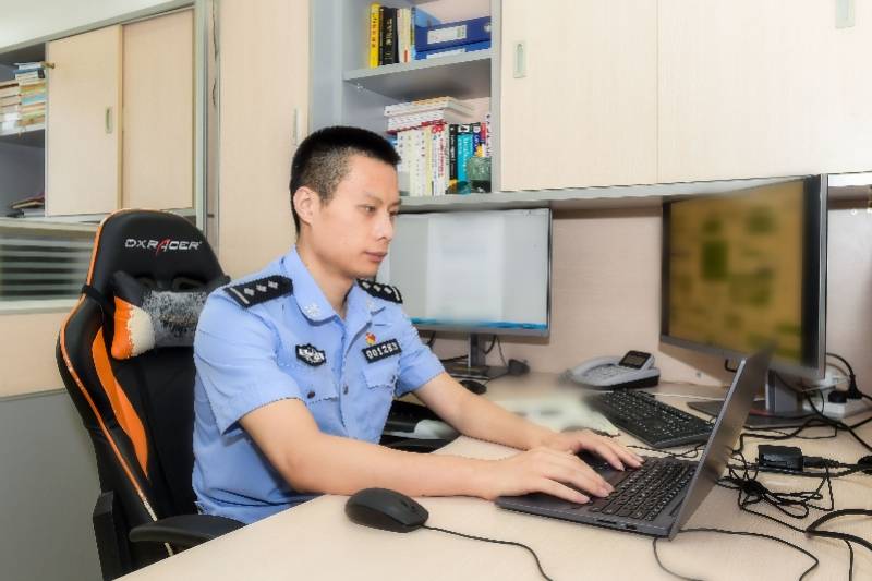 广东网警获颁全国五一劳动奖章牵头研发电子数据取证系统
