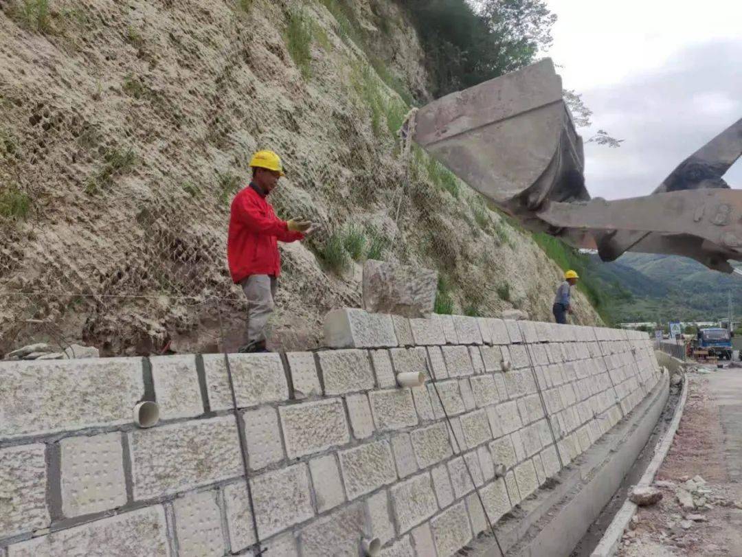 浆砌片石挡墙施工交通标志基础混凝土浇筑方溪连接线水沟立模施工end