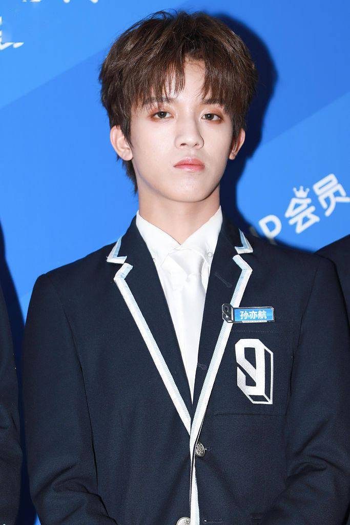 《青春有你3》20强齐亮相 余景天哽咽谢粉丝,徐新驰自曝厕