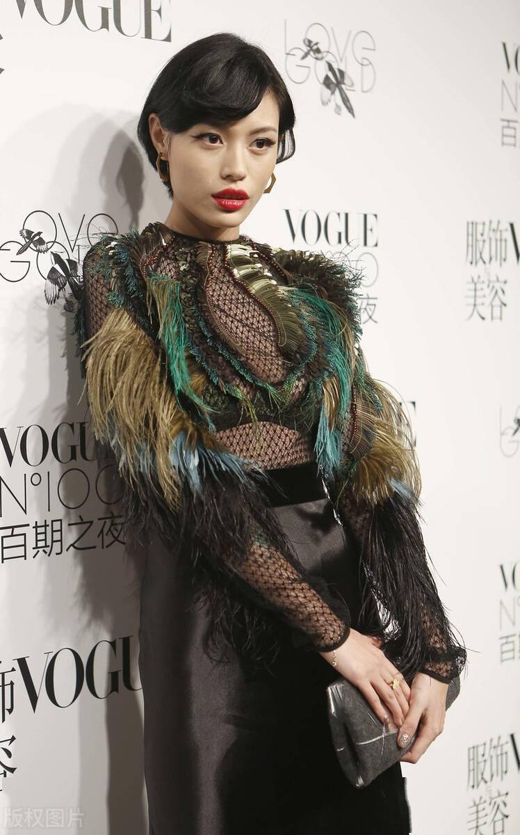 汪峰前妻葛荟婕,镂空上衣配半身裙,秀出完美身材,美得让人窒息