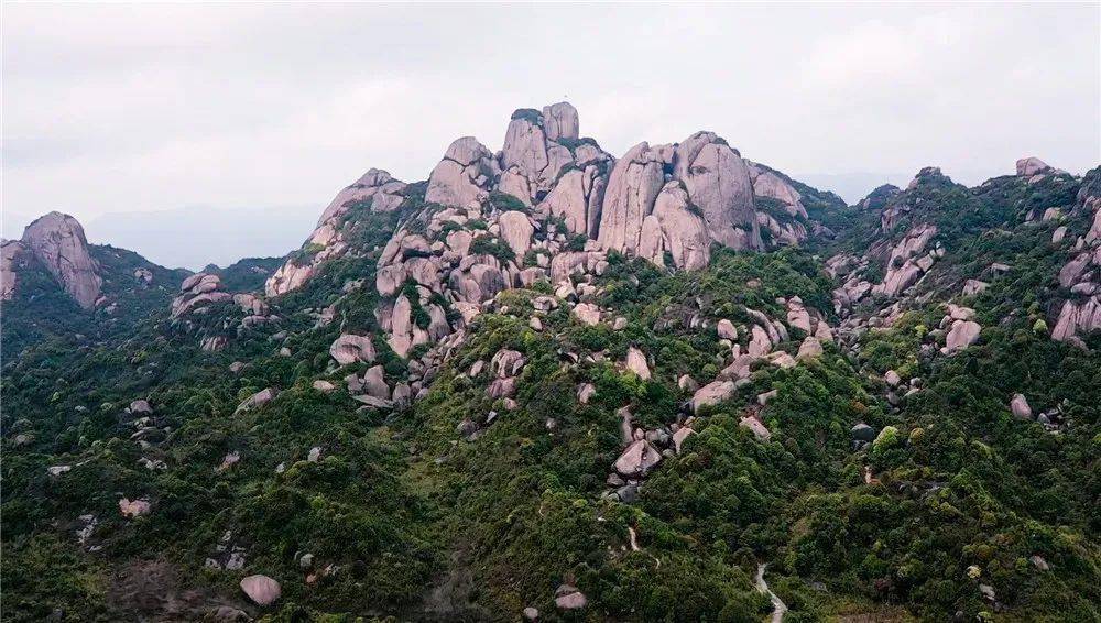 卢叨 01 乌山,位于闽粤边界,一座绵延百里,逶迤于福建省南部云霄,诏安