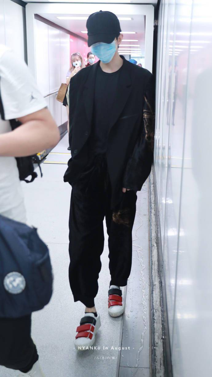 去年今日|蔡pd温州飞广州 小朋友蔡小葵上线晒宵夜"小汉堡"_蔡徐坤