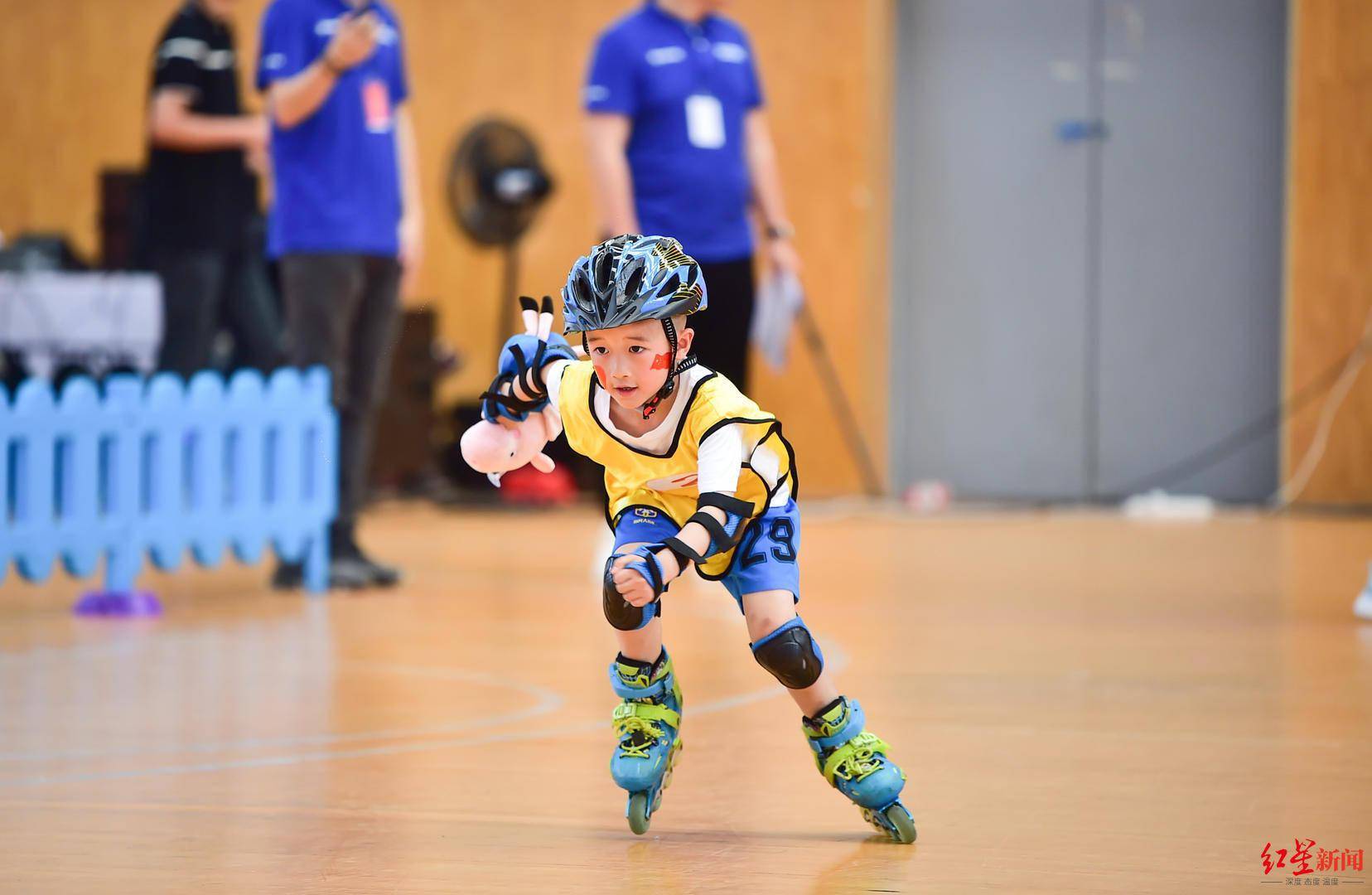 川渝轮滑少年齐聚新津,500多名小朋友趣味竞速_活动