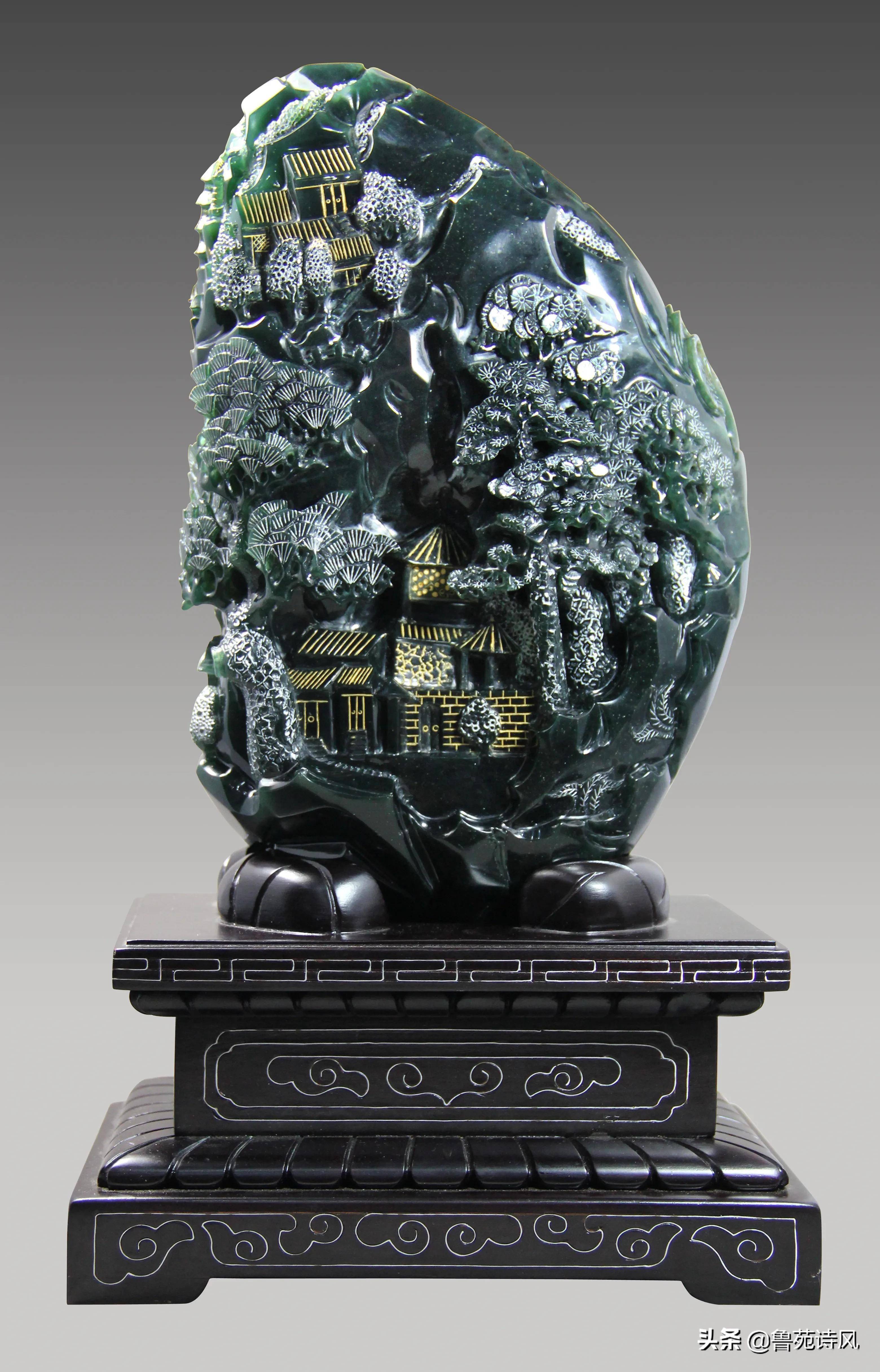 走进遇石记文化产业公司,只见望岳云海倒流香炉,泰山玉石印章,泰山