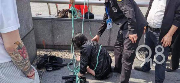 事出突然93年姑娘跳钱塘江轻生关键时刻