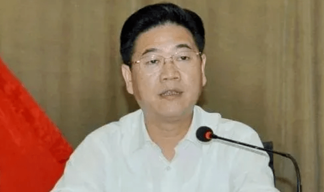 号称"四光书记"卖官鬻爵大搞一言堂李亿龙作为一座城市的父母官,作风