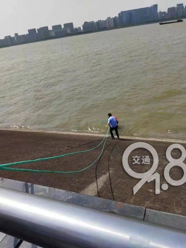 事出突然93年姑娘跳钱塘江轻生