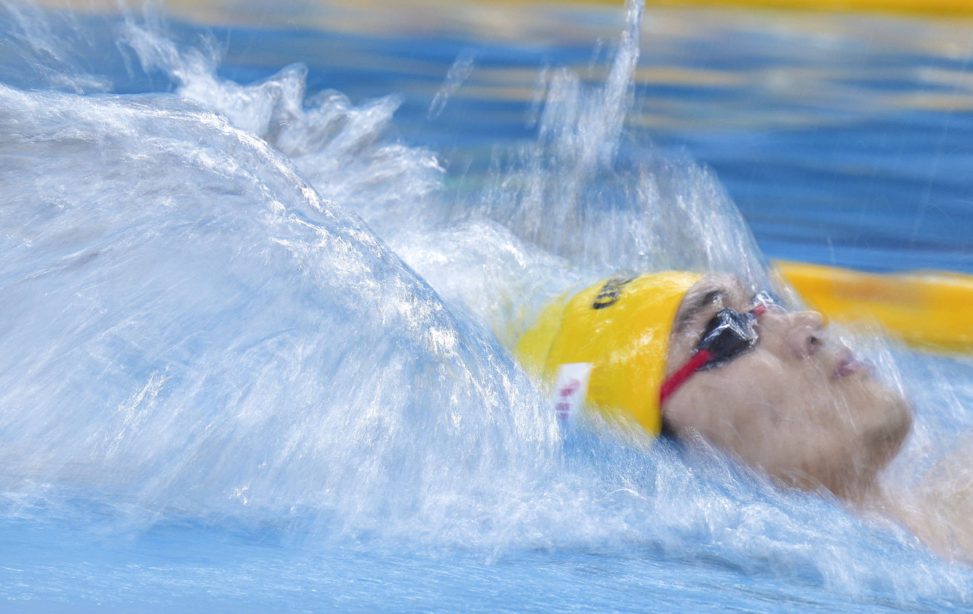 游泳——全国冠军赛:徐嘉余晋级男子200米仰泳半决赛