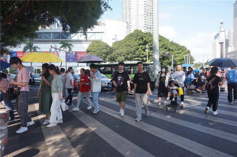 南宁:"五一"小长假,文明出行成风尚