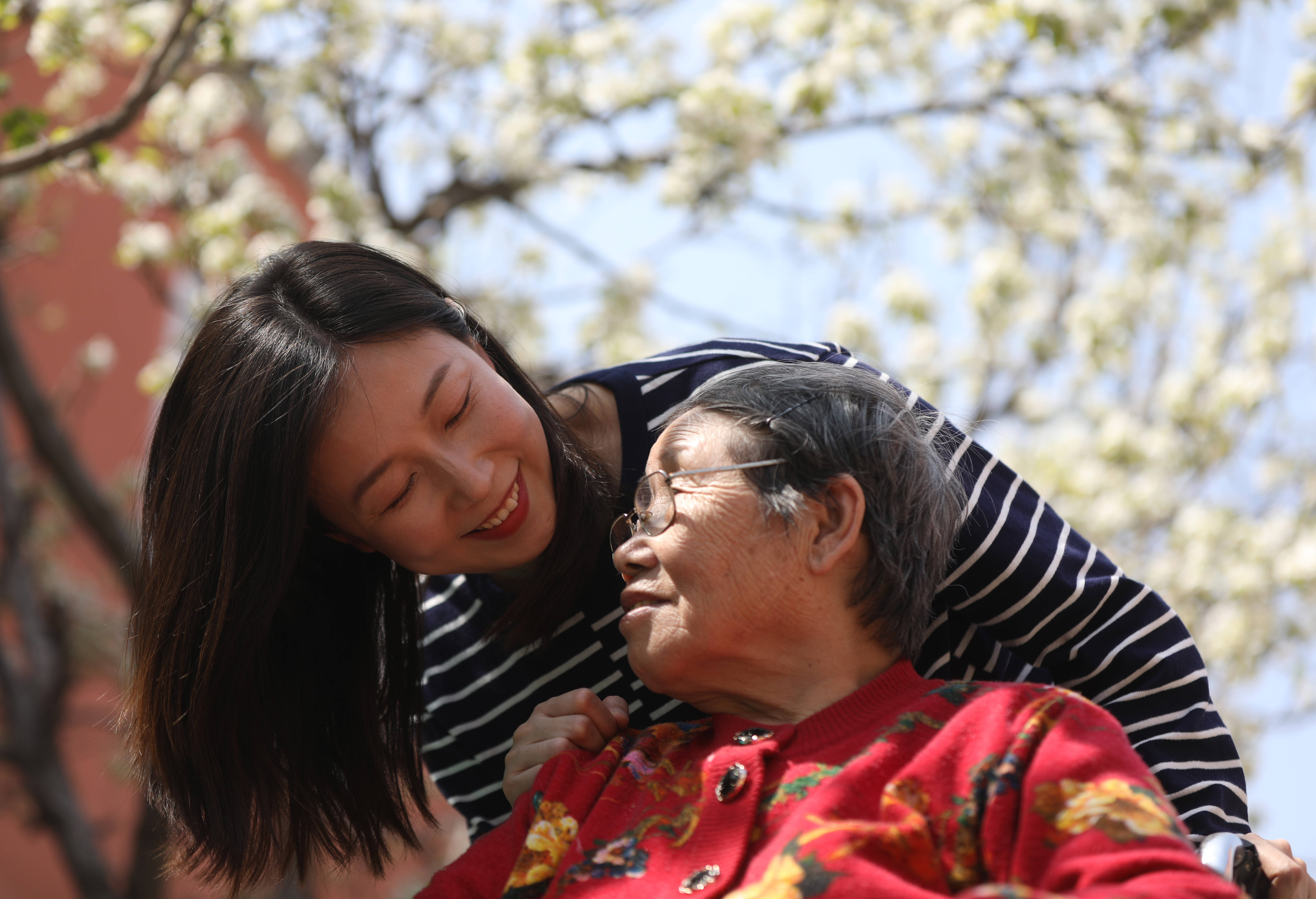 陈思陪伴过很多老人,她每天努力做的事情,就是让老人们有生活质量和