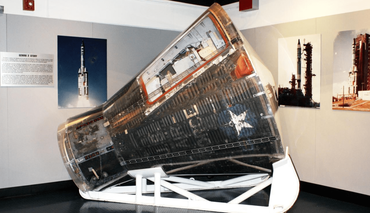 随着传输型侦察卫星的出现和军事强国太空政策的转变,空间站的军用