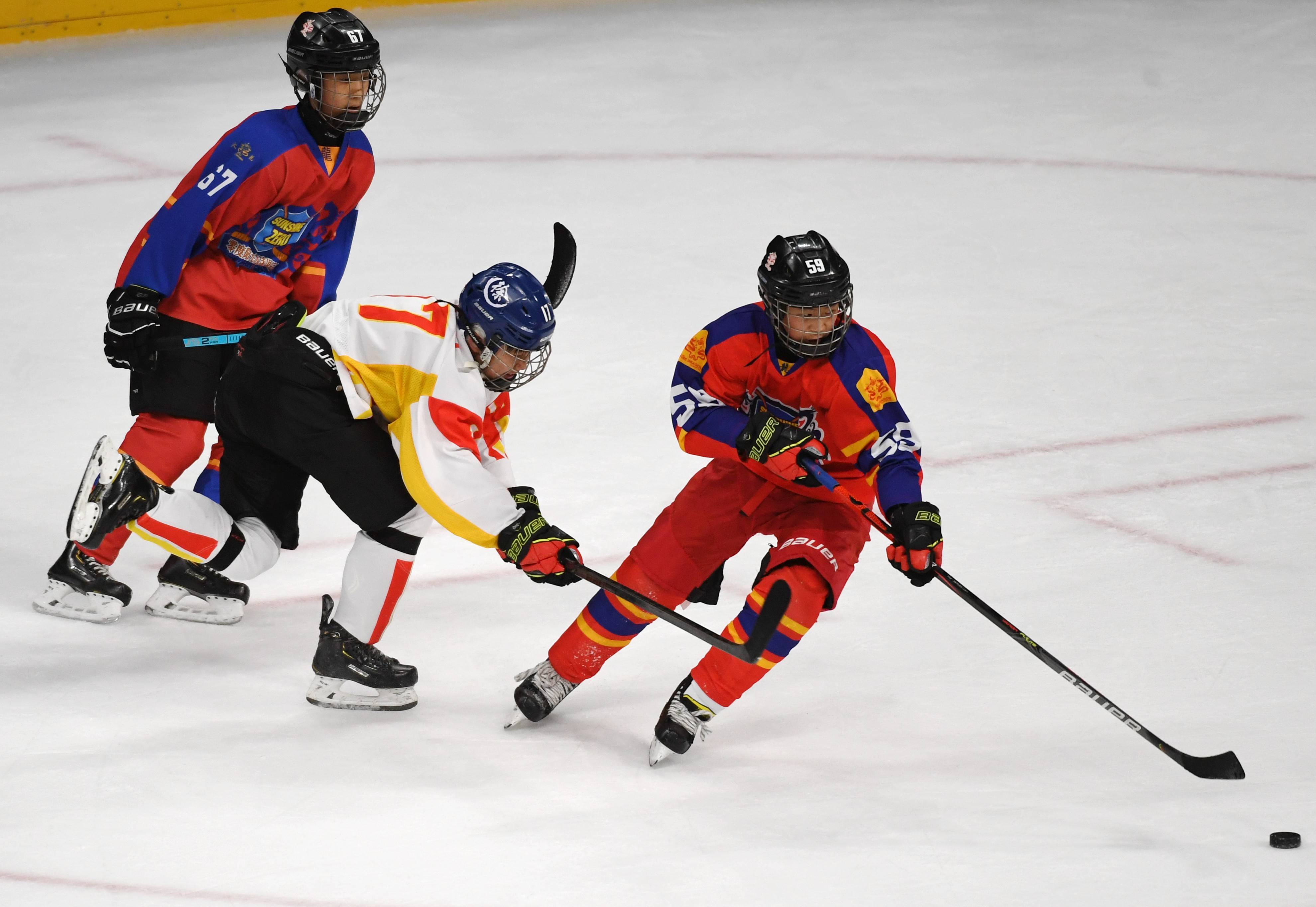冰球——首届北京冰球公开赛:零度阳光火龙08获u12竞技组冠军_比赛