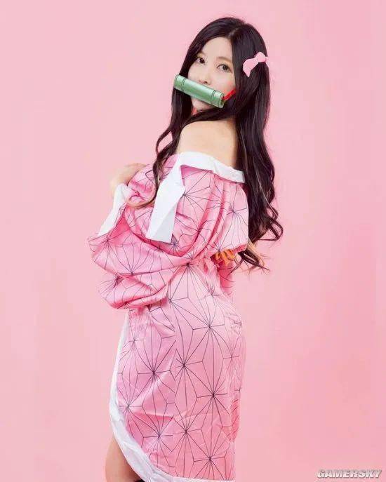 韩国赛车女郎cos祢豆子变成熟的成年版妹妹