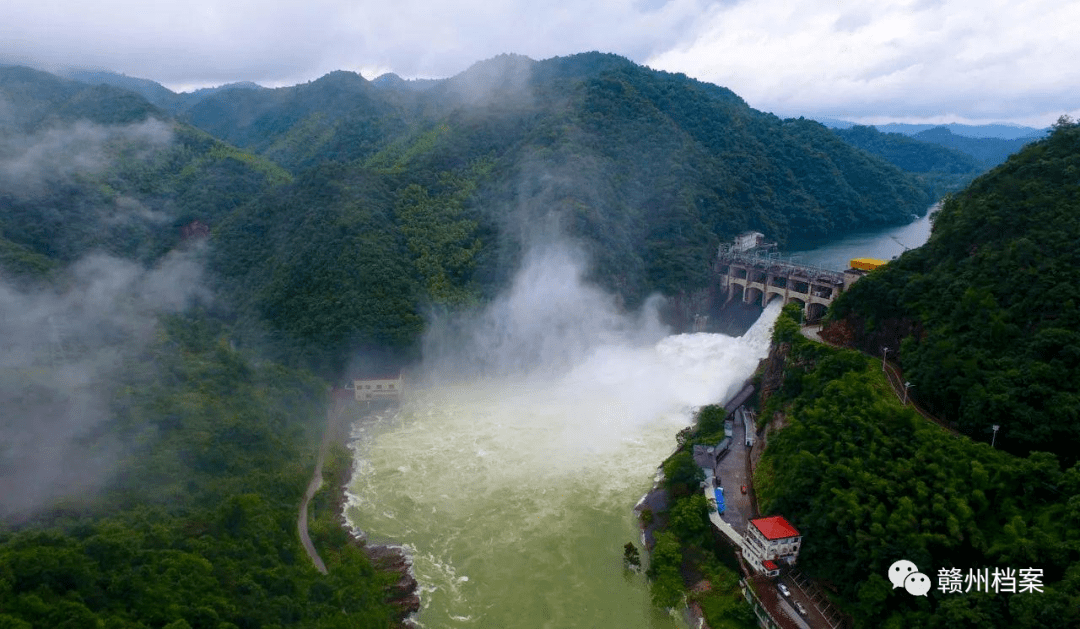 上犹江水电站是以发电为主兼有防洪,灌溉,航运等综合效益的水力枢纽