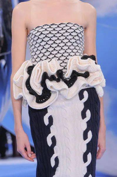 立体元素服装更有律动感和轻盈感