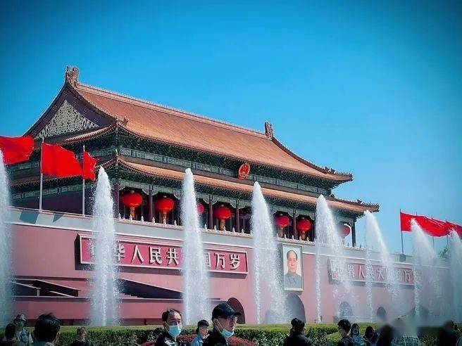 和谐"五一" 快乐假日丨长假出游有意义 感受浓浓家国情_祖国