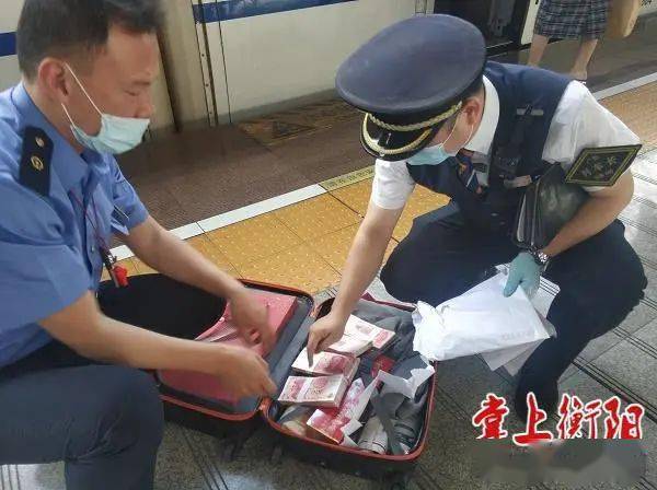 男子下車抽根菸行李箱和4萬元現金跟著高鐵跑了