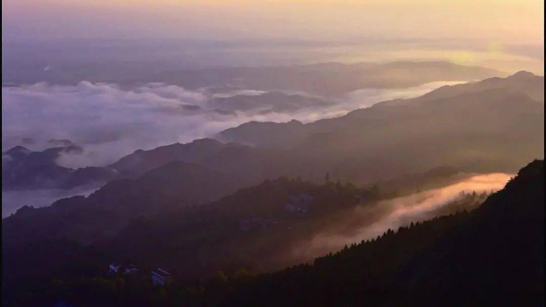 醉美襄阳湖北谷城大美薤山云海壮流云飞渡雾飘扬