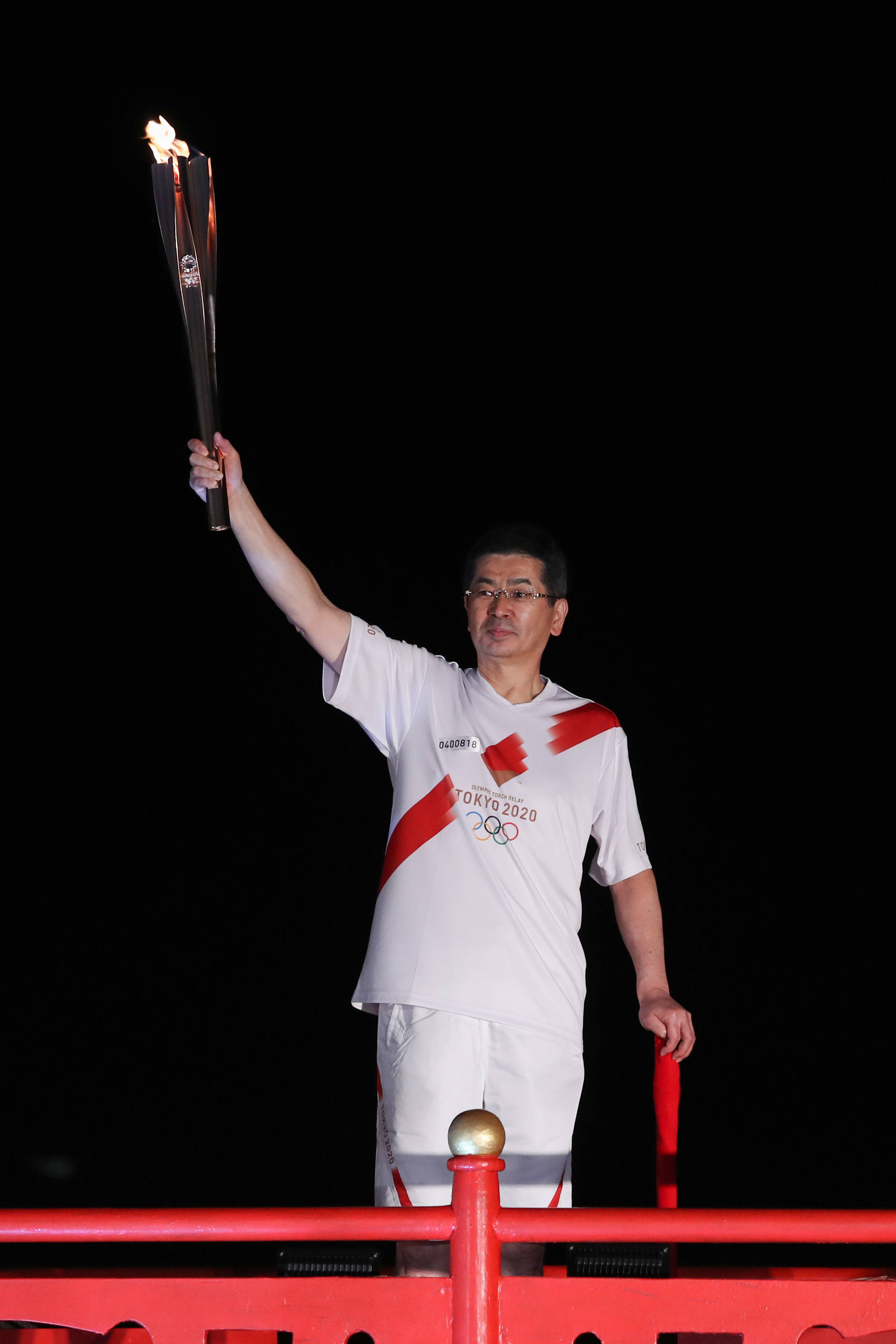 东京奥运火炬在长崎"遣唐使船"上传递