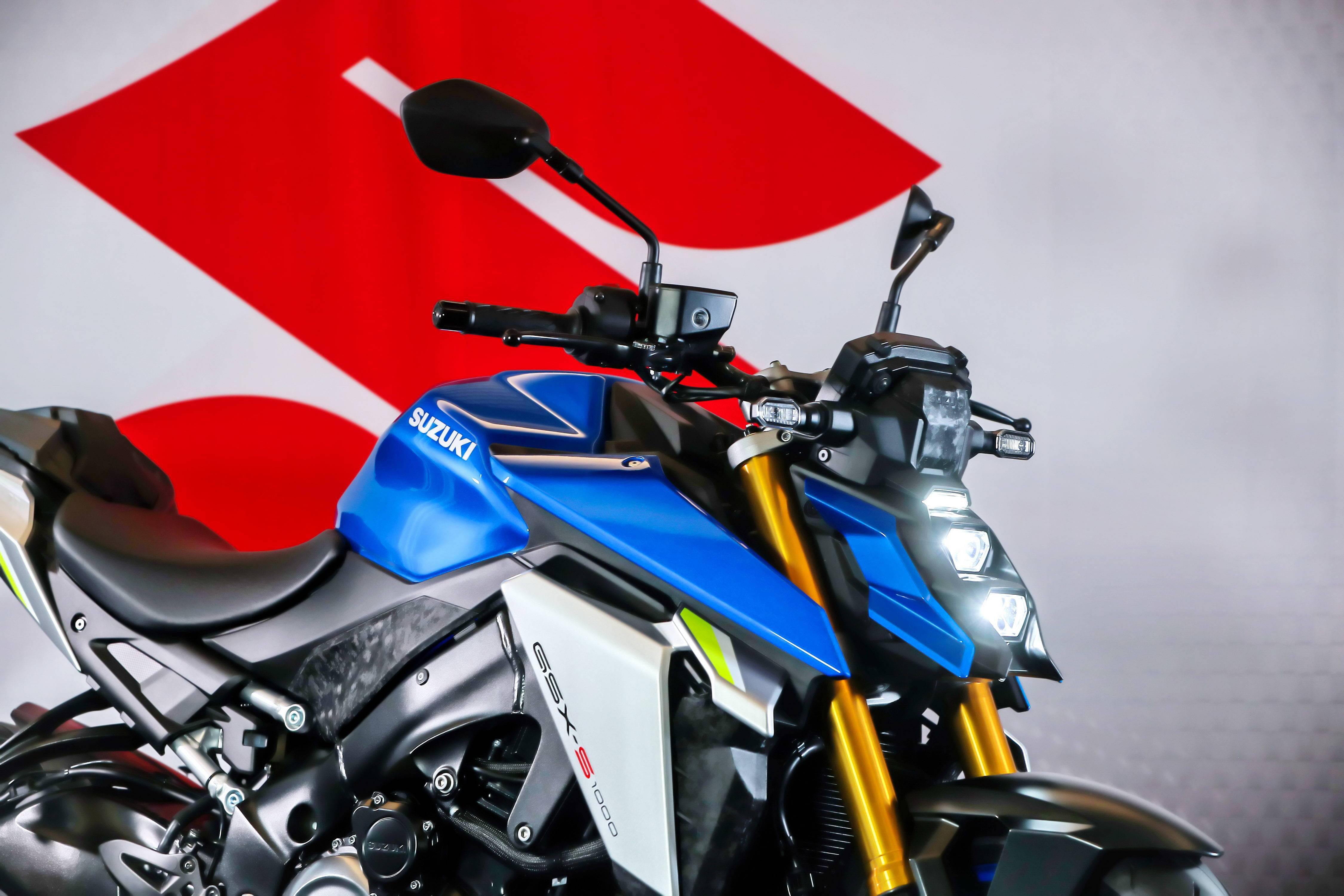 suzuki新一代运动街车2021gsxs1000静态特写1