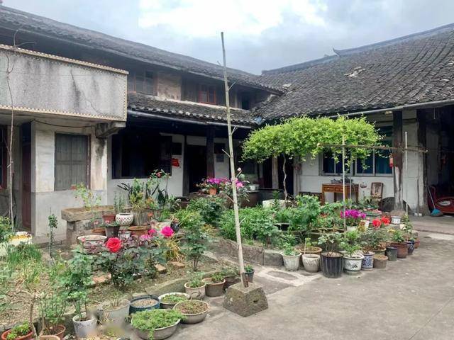 张人亚故居与"党章守护者"这一身份相比,照片背后张人亚领导了上海