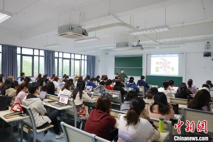 高校教师让通识课成为挑战学生思维 思考世情国情的 金课 震宇 高校教师让通识课成为挑战学生思维 思考世情国情的 金课 震宇