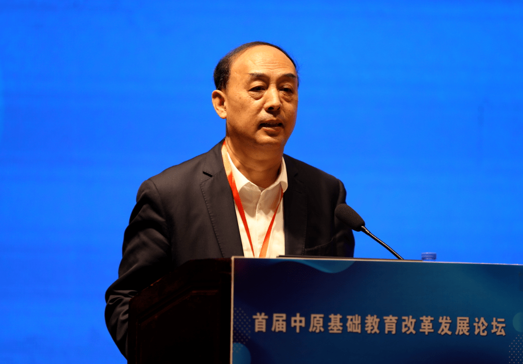 河南省教育学会副会长,省教育厅党组成员,副厅长毛杰做了题为《立德