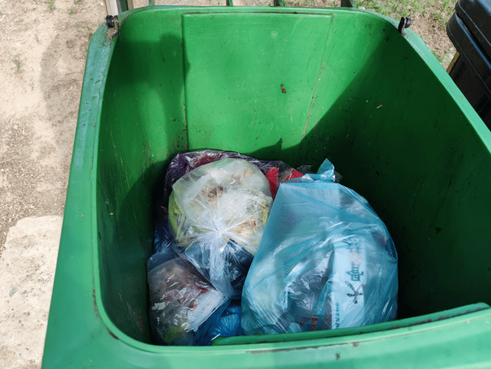 小区内垃圾混投现象严重吗?都是什么物品容易分错?